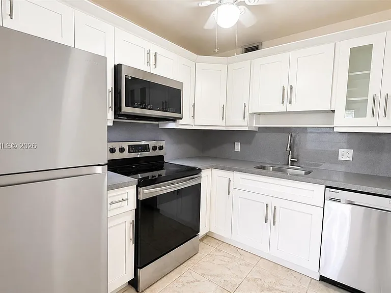 301 SW 135th Ave #317C — Photo 2