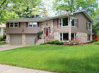 1102 Waban Hl, Madison, WI 53711