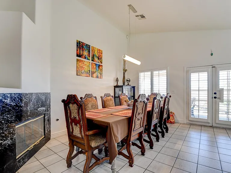 7365 Tamarind Ave — Photo 8