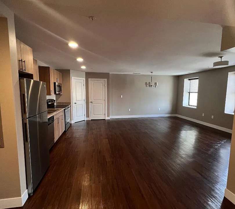 105 1st Ave SE #402