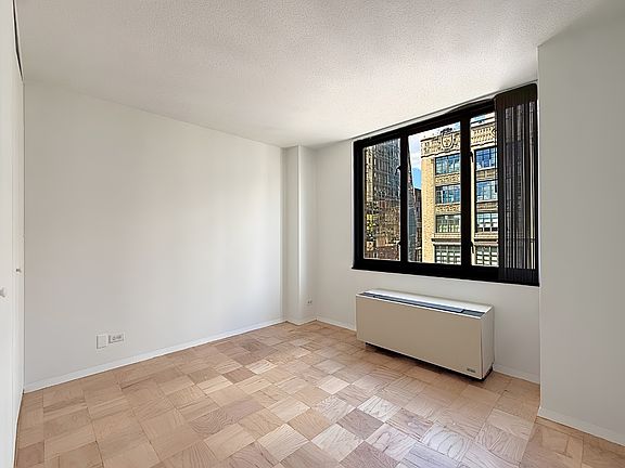 4th image of 407 Park Ave S APT 20F