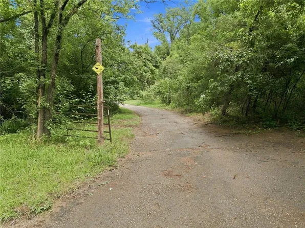 12210 214th St, Linwood, KS 66052