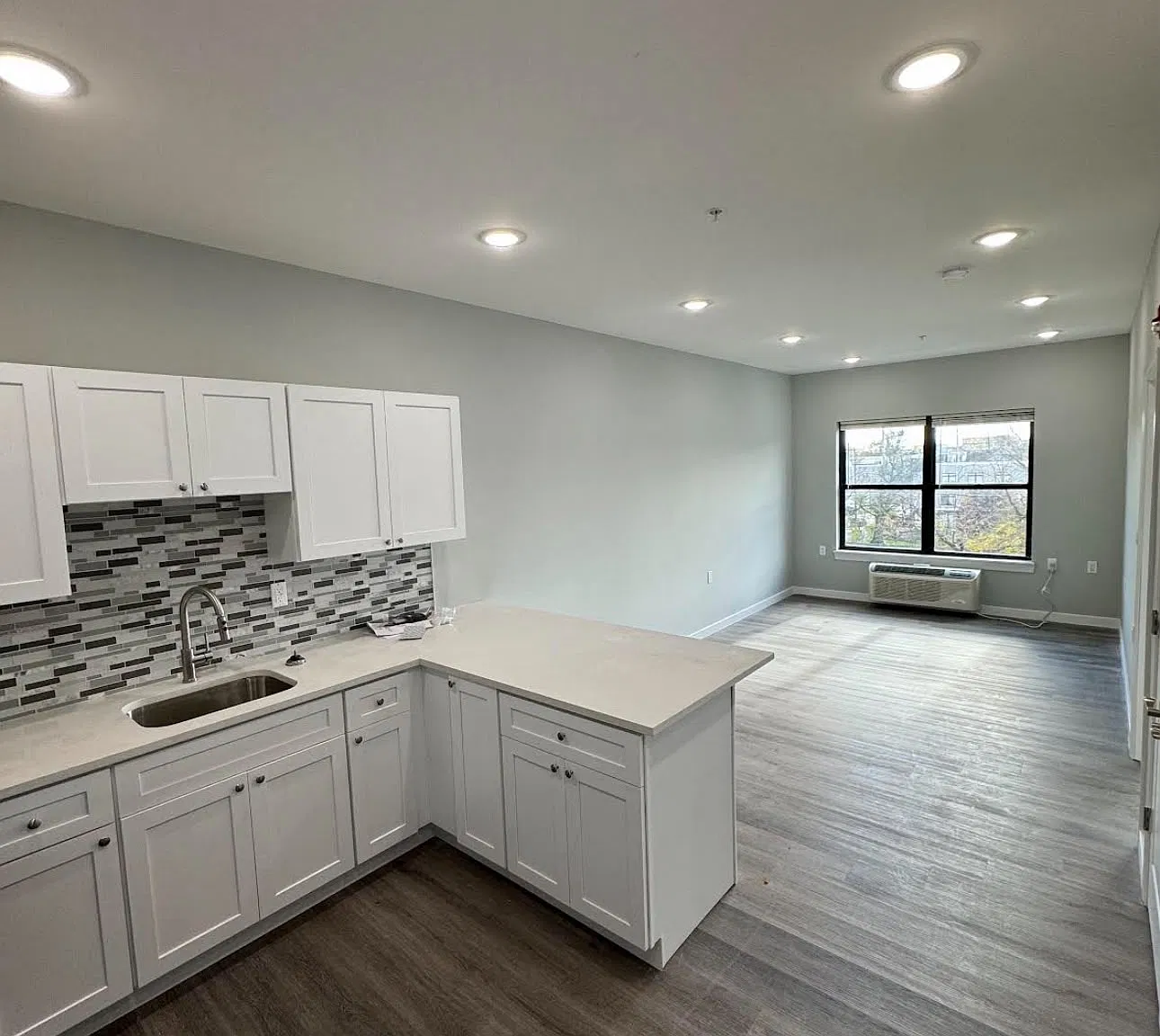 1 bed, $1,718 — Photo 2