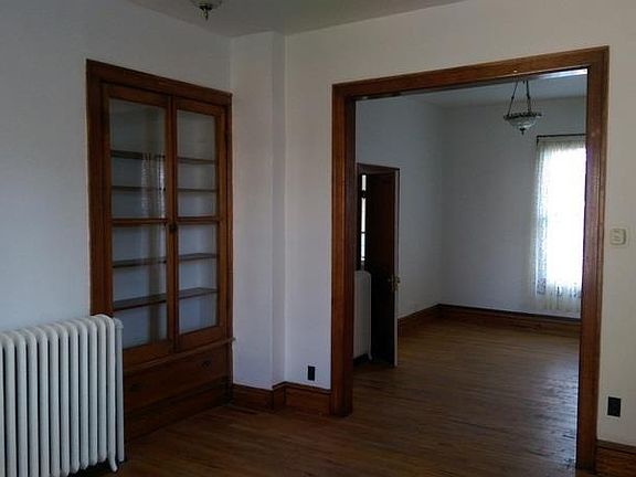 2nd image of 917 Lincoln Ave