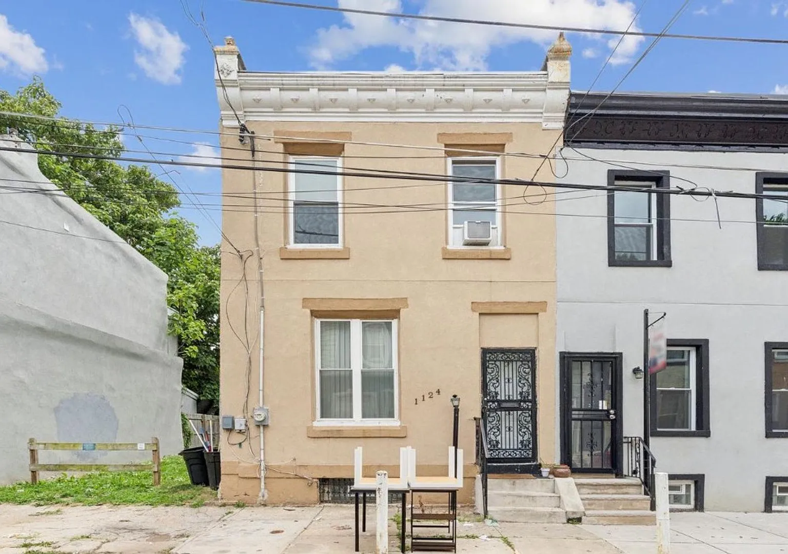 Charming 3-Bed/2-Bath Home in North Philadelphia. Available NOW! — Photo 1