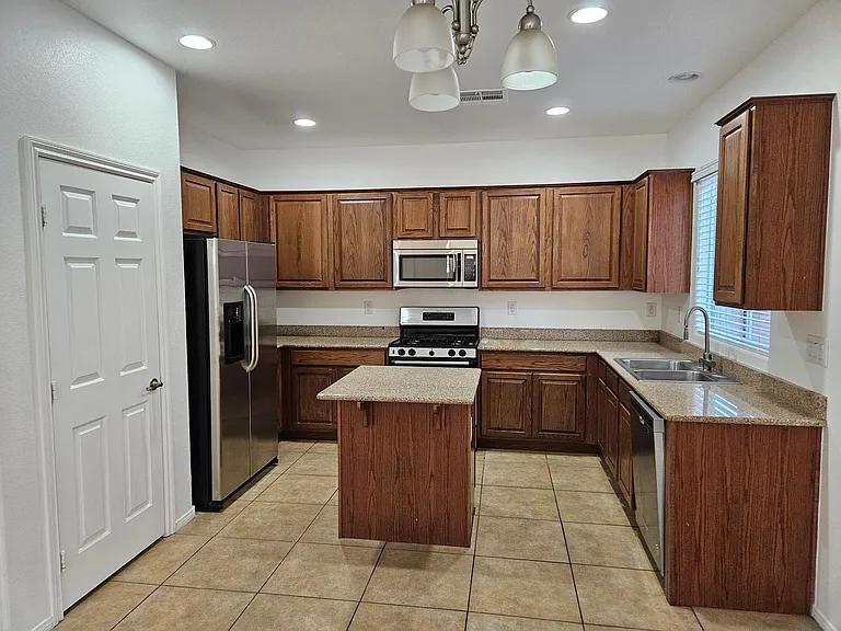 7349 Trailside Park Ct — Photo 16