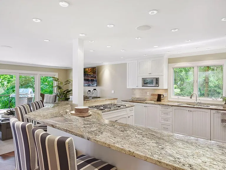 3229 Casco Cir — Photo 11