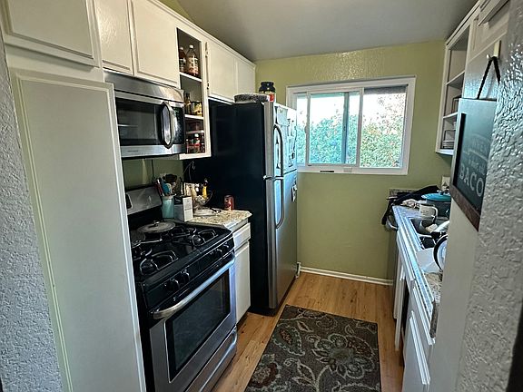 5th image of 7439 Woodman Ave