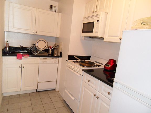 5th image of 4 W 104th St APT La