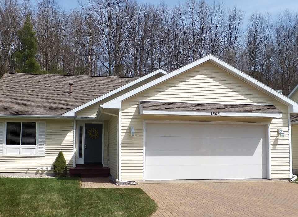 1st image of 1565 Veterans Dr