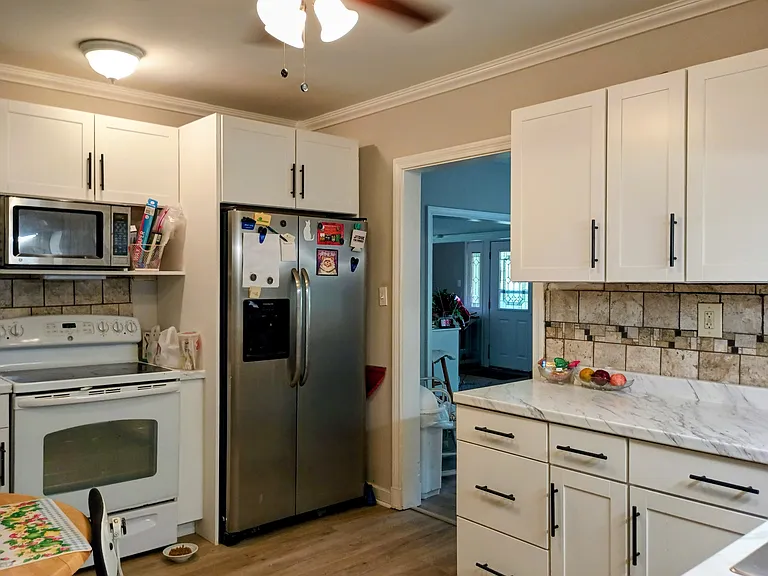 509 Burbank St — Photo 2