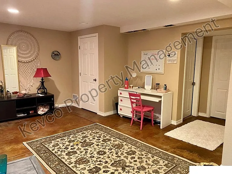 1637 Westbridge Dr #J3 — Photo 7