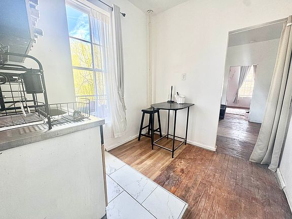 4th image of 305 E 109th St APT 15