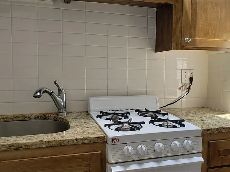 924 Beacon St #8 — Photo 4