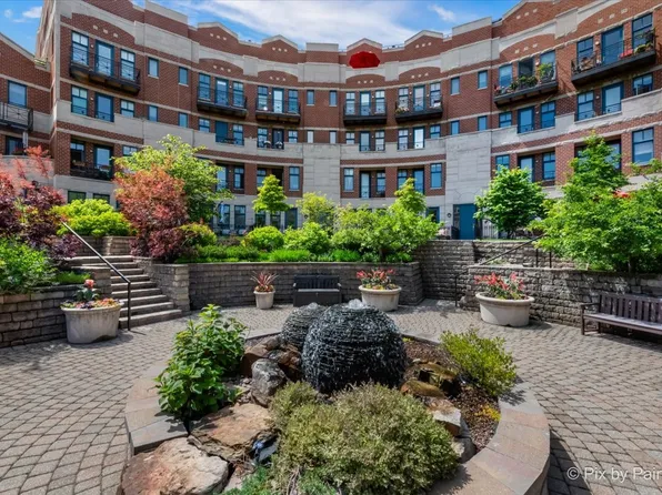 7742 N Sheridan Rd APT 3L, Chicago, IL 60626