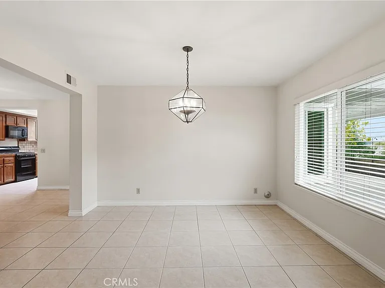 27371 Viana — Photo 4