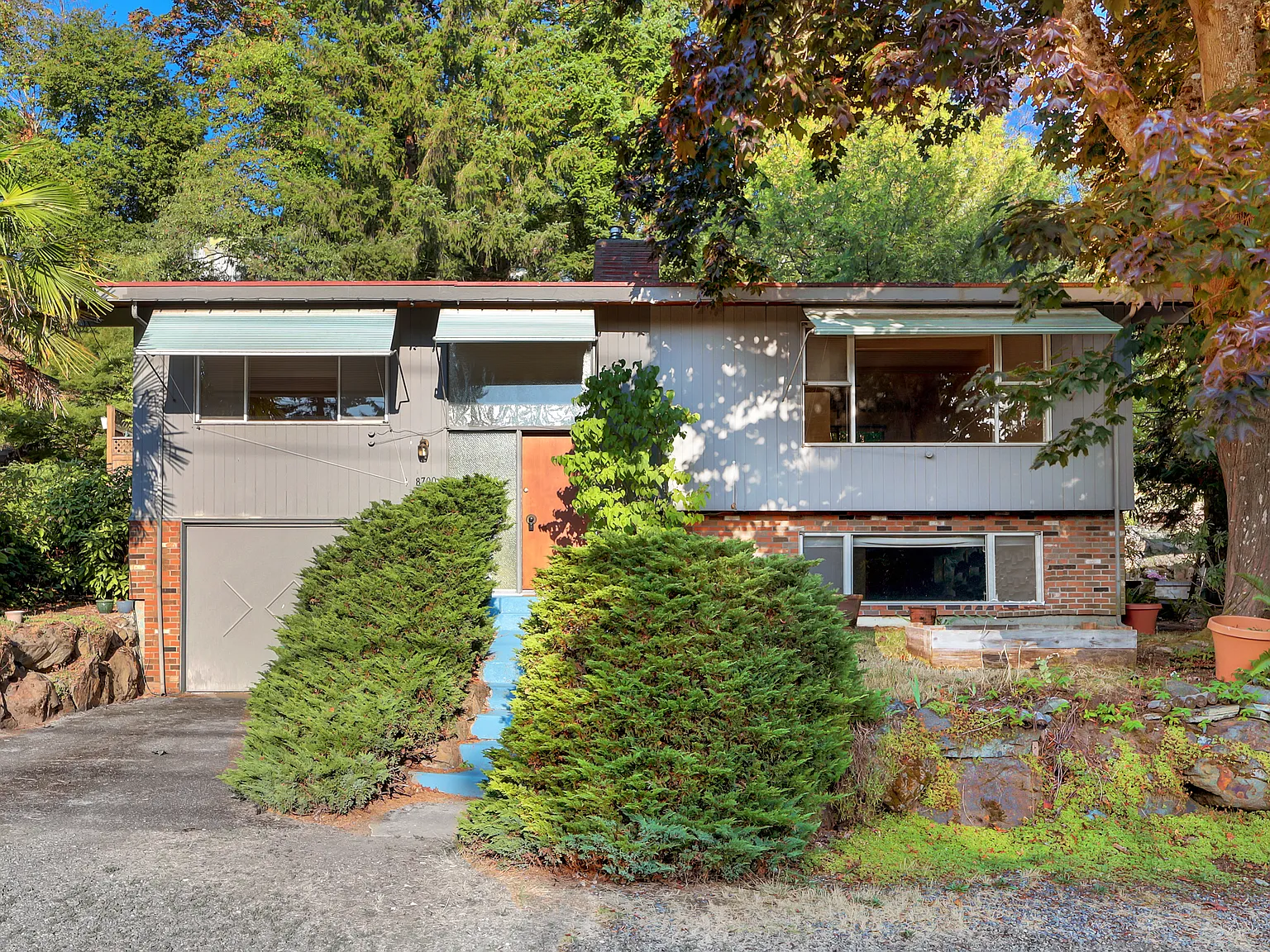 8700 25th Ave NE — Photo 1