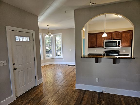 2nd image of 27 Lamar Ave