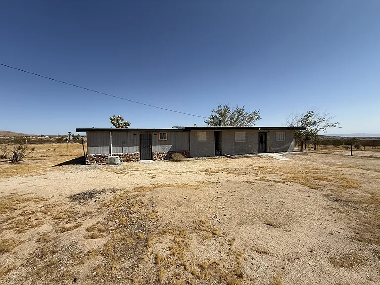 61576 Aberdeen Dr — Photo 2