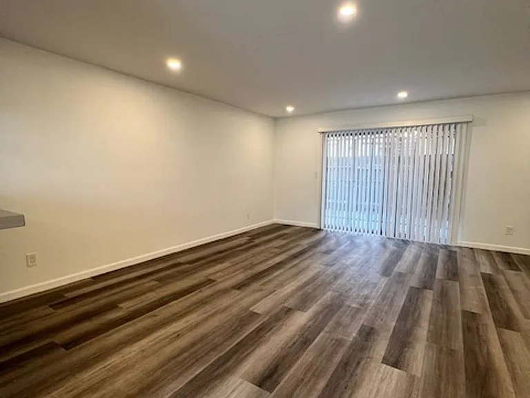 176 S Virgil Ave — Photo 6