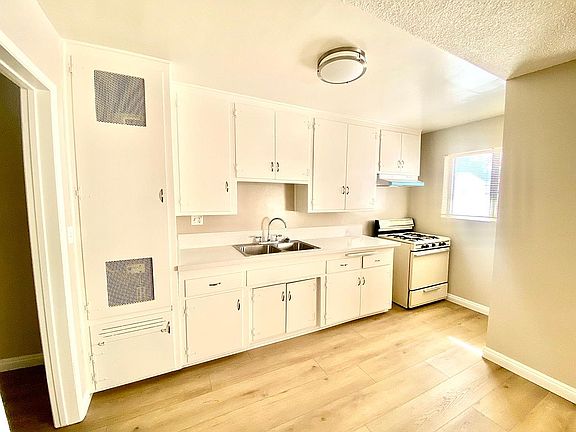 4th image of 1710 S Sierra Vista Ave #B