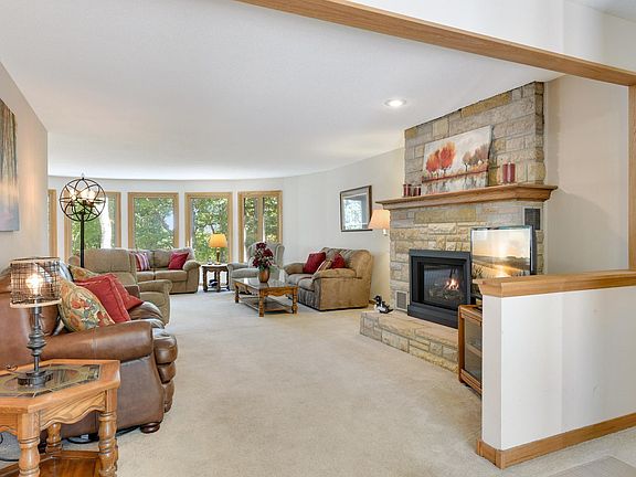 5th image of 1315 Deerwood Dr