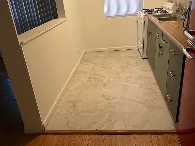 655 N Lucerne Blvd #4 — Photo 4
