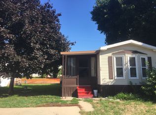 39 Carmell St, Belleville, MI 48111
