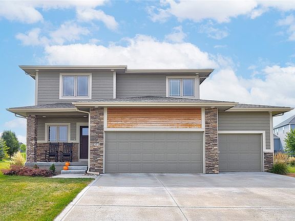 2nd image of 370 NE Coyote Dr