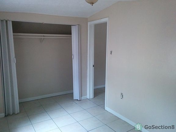 3rd image of 916 E 108th Ave