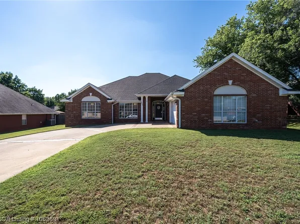 1311 Springhills Dr, Alma, AR 72921