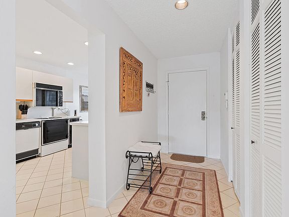 3rd image of 60 Eastgate Dr APT D
