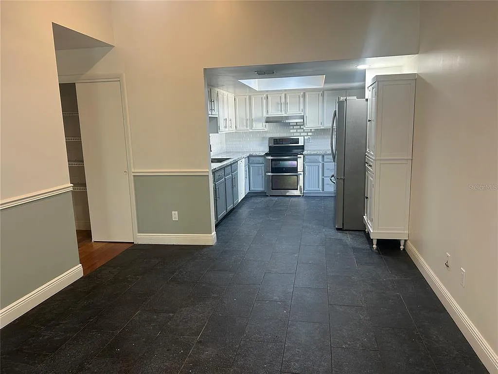 3 bed, 2.0 bath, 1238 sqft, $2,200 — Photo 4