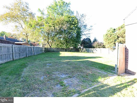 3rd image of 272 Dixie Dr