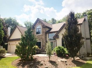 1042 Winding Creek Ln, Lyndhurst, OH 44124