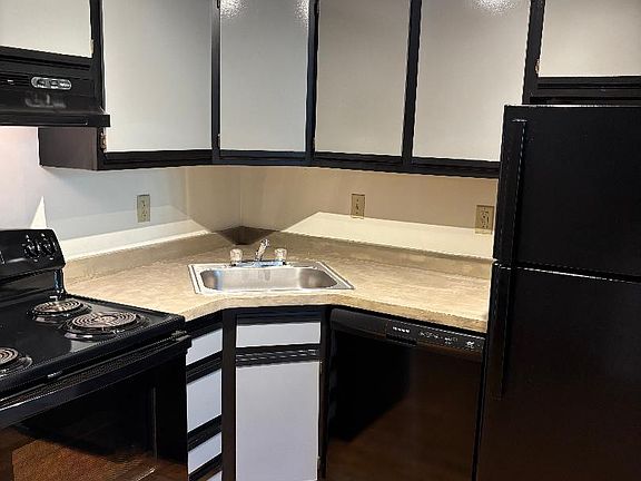 Loft 207 Kitchen. Electric range, dishwasher & refrigerator/freezer