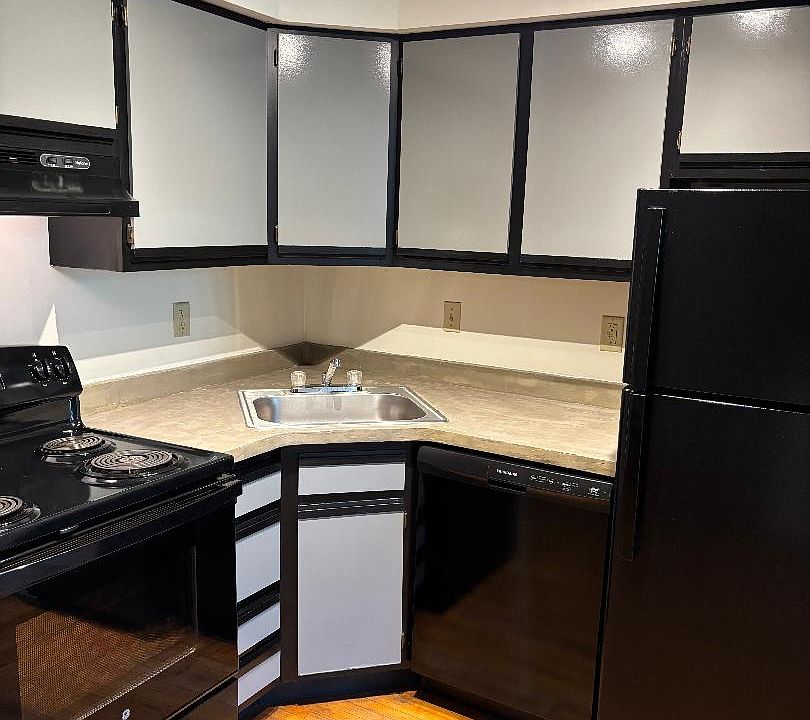 Loft 207 Kitchen. Electric range, dishwasher & refrigerator/freezer