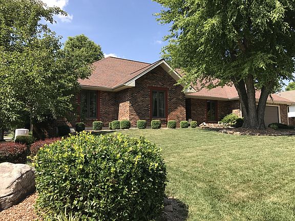 2nd image of 731 N Lake Dr