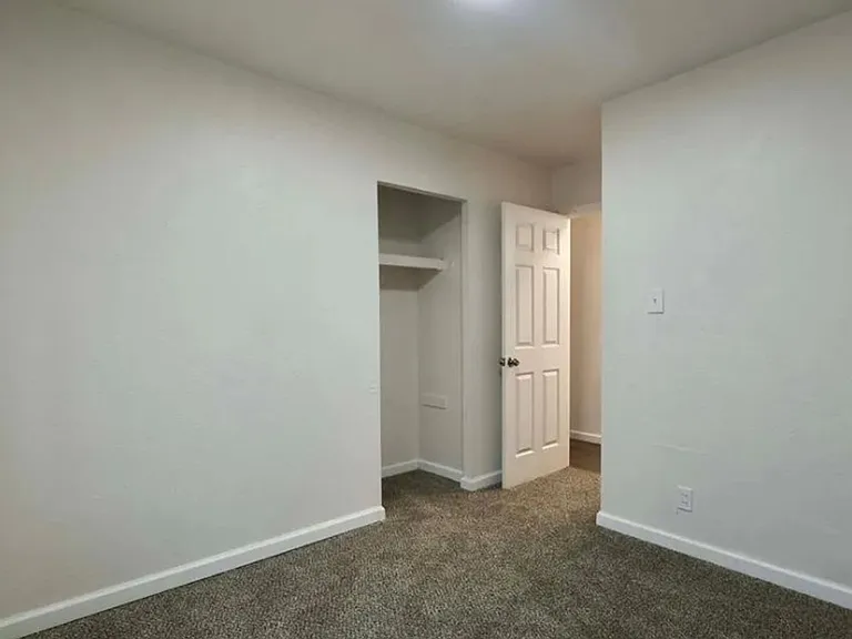 804 Saint Thomas Ln — Photo 6