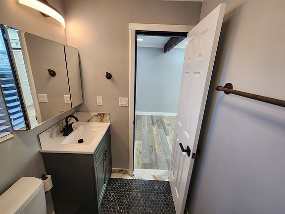 3rd image of 3014-18 Clay Ave #3014