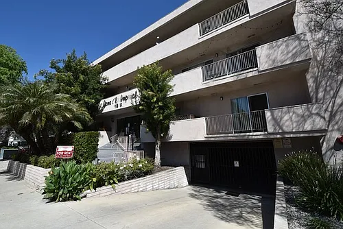 11255 Camarillo Street Photo 1