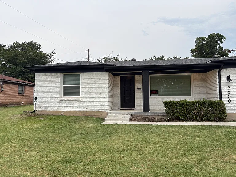 2800 Sierra Dr — Photo 25