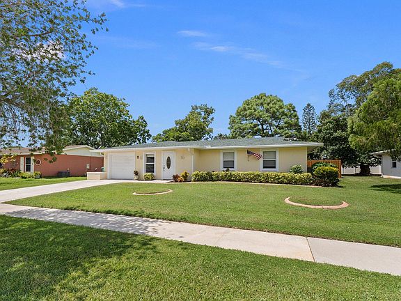 4th image of 486 NE Solida Circle
