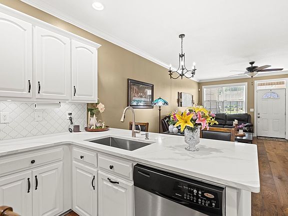 2nd image of 552 Hamilton Way