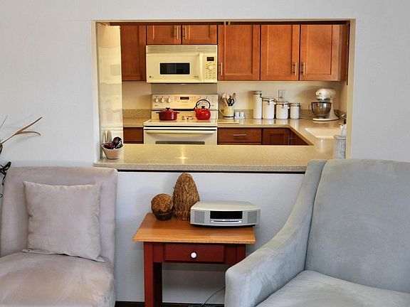 5th image of 2860 N La Cienega Dr
