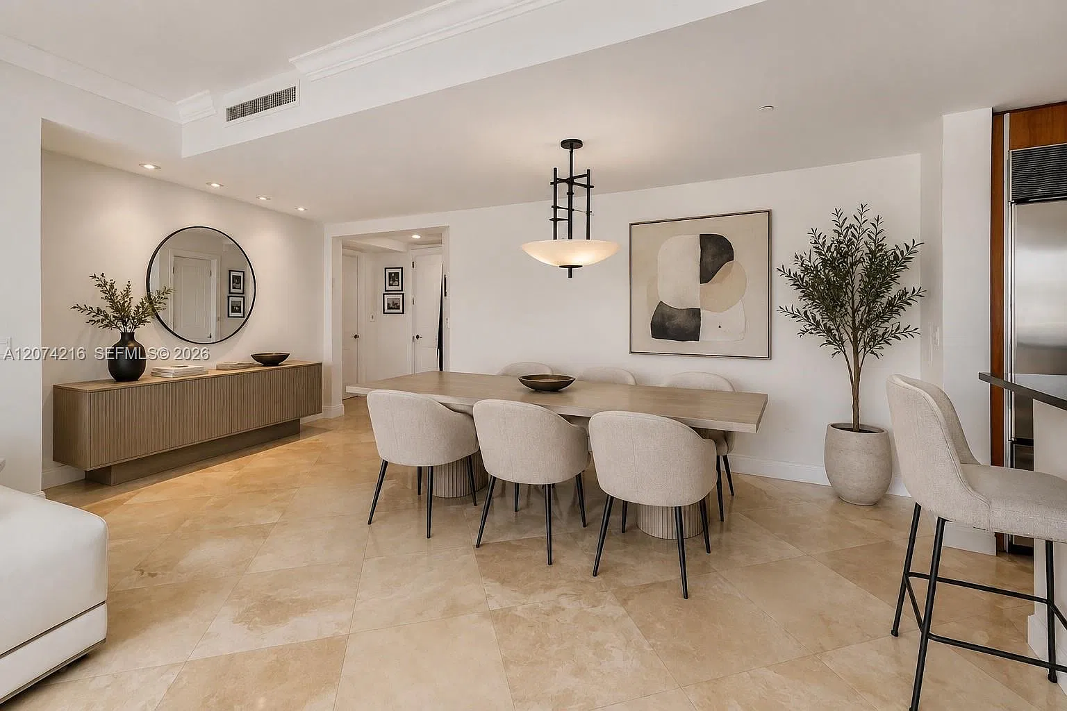 Carbonell Condo — Photo 2