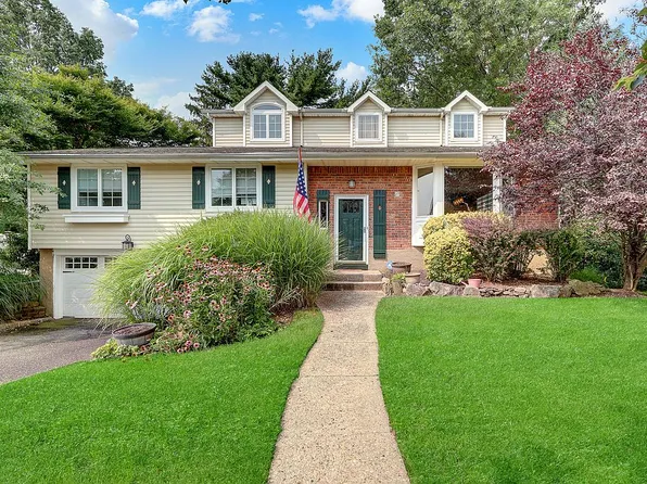 27 Delaware Ave, Jericho, NY 11753