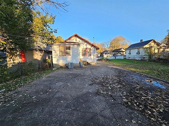 3rd image of 4926 Chestnut Ave