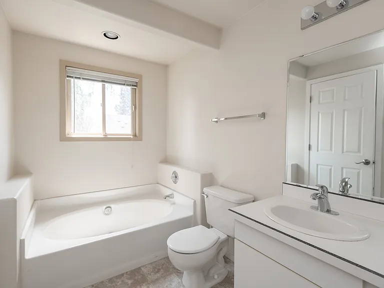 1050 NE Butler Market Rd #36 — Photo 19