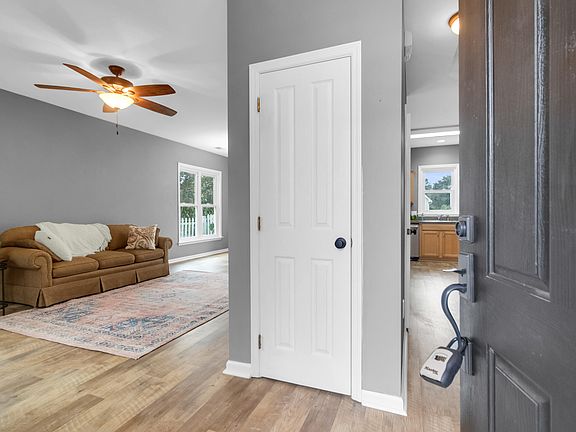 4th image of 218 Trillium Ave